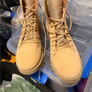 Sorel women’s Light Brown Lace-Up Boots